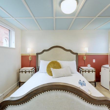 Victoria'S Parliamentary Suite With Private Rooftop Patio & Harbour View מראה חיצוני תמונה