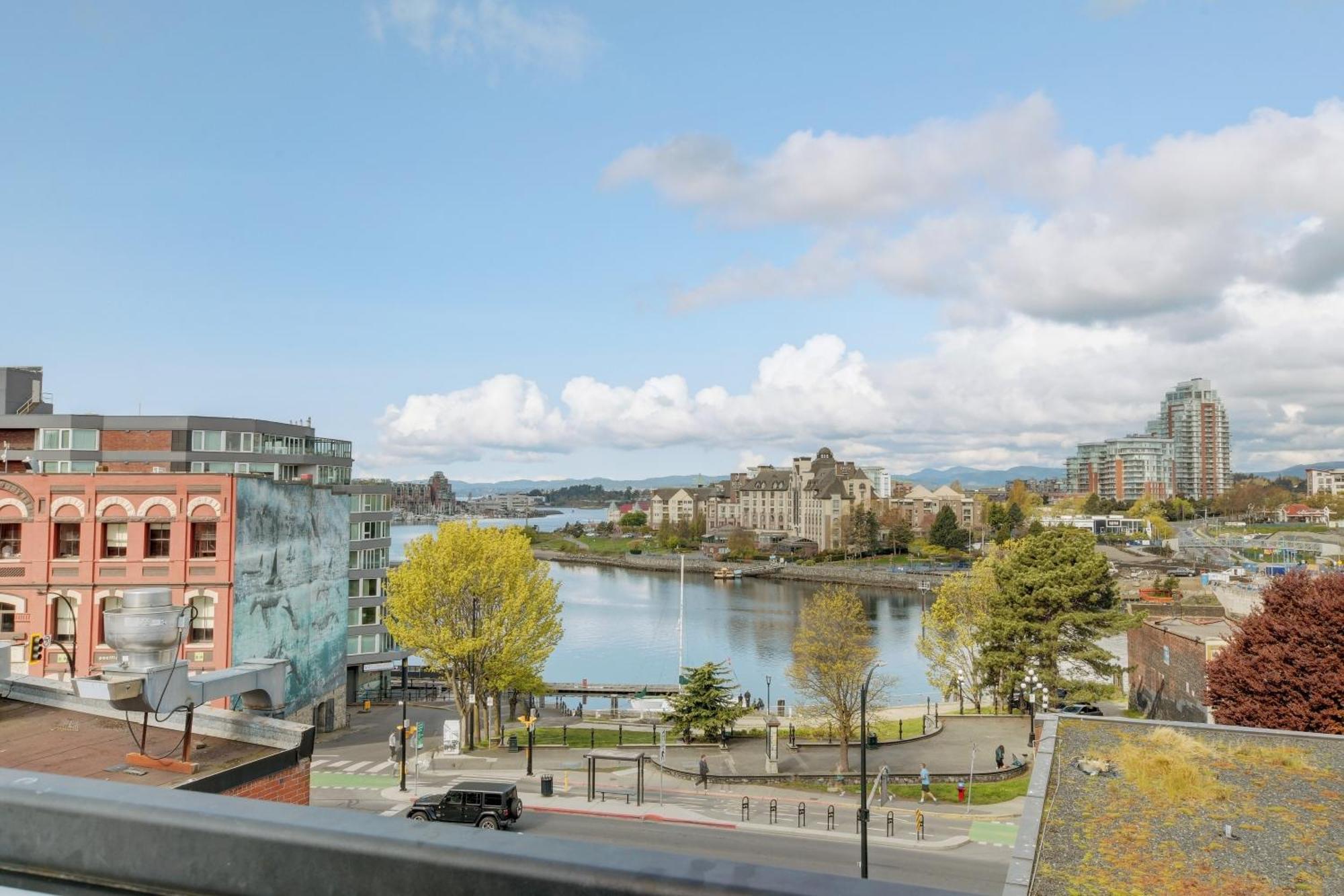 Victoria'S Parliamentary Suite With Private Rooftop Patio & Harbour View מראה חיצוני תמונה