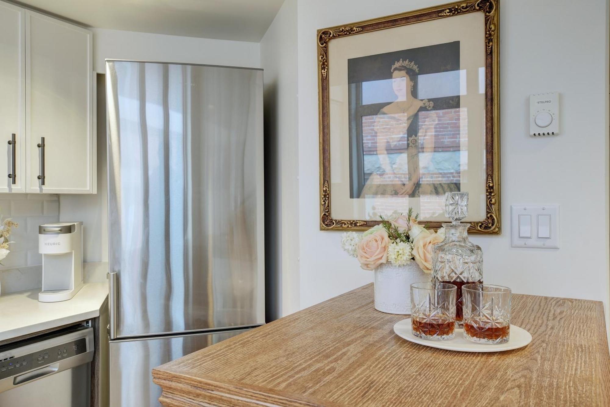 Victoria'S Parliamentary Suite With Private Rooftop Patio & Harbour View מראה חיצוני תמונה